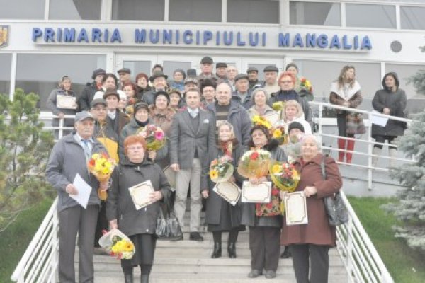 Vârstnicii Mangaliei, premiaţi de municipalitate